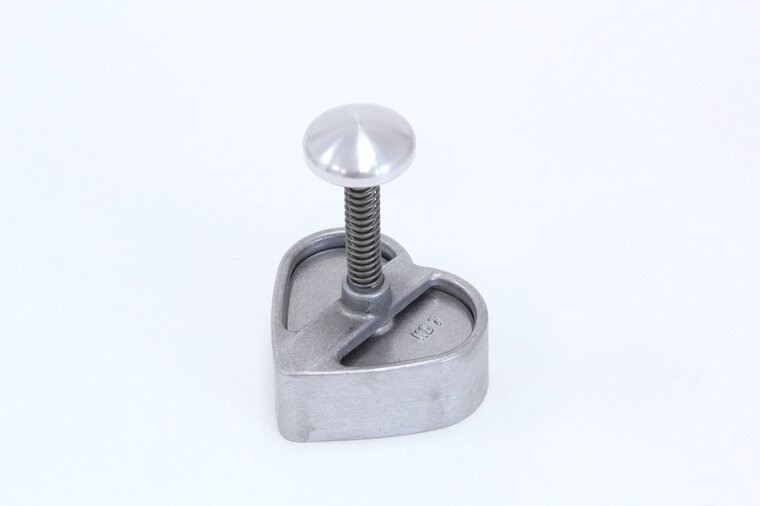 Hamburgerpers hartvormig 100x85mm 